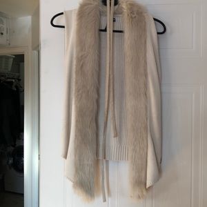 Colori medium beige sleeveless sweater vest